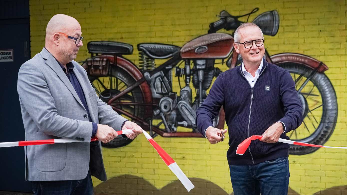 Muurschilderingen brengt 100 jaar TT-Assen tot leven en geeft Mercuriusplein nieuwe uitstraling  