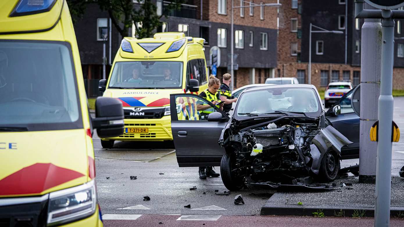 Drie gewonden bij ongeval tussen auto en bestelbusje 