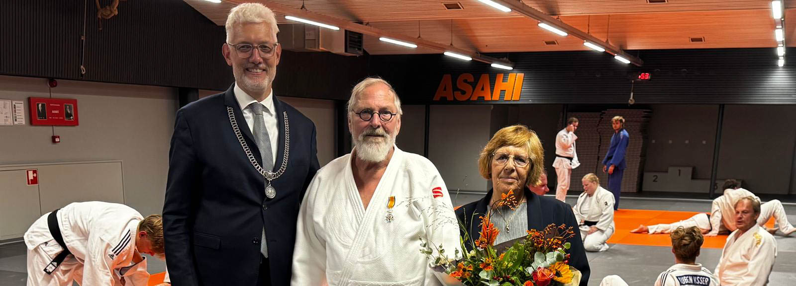Koninklijke onderscheiding voor meneer Van Alff