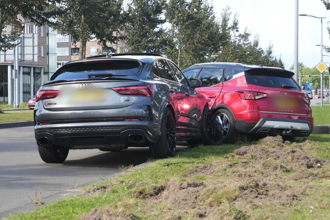Industrieweg tijdelijk dicht door ongeluk met drie auto's