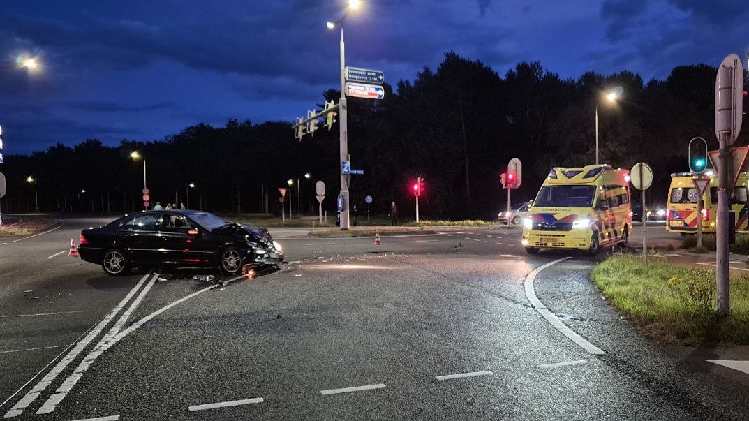 Veel schade bij ongeluk tussen auto en vrachtwagen op Europaweg