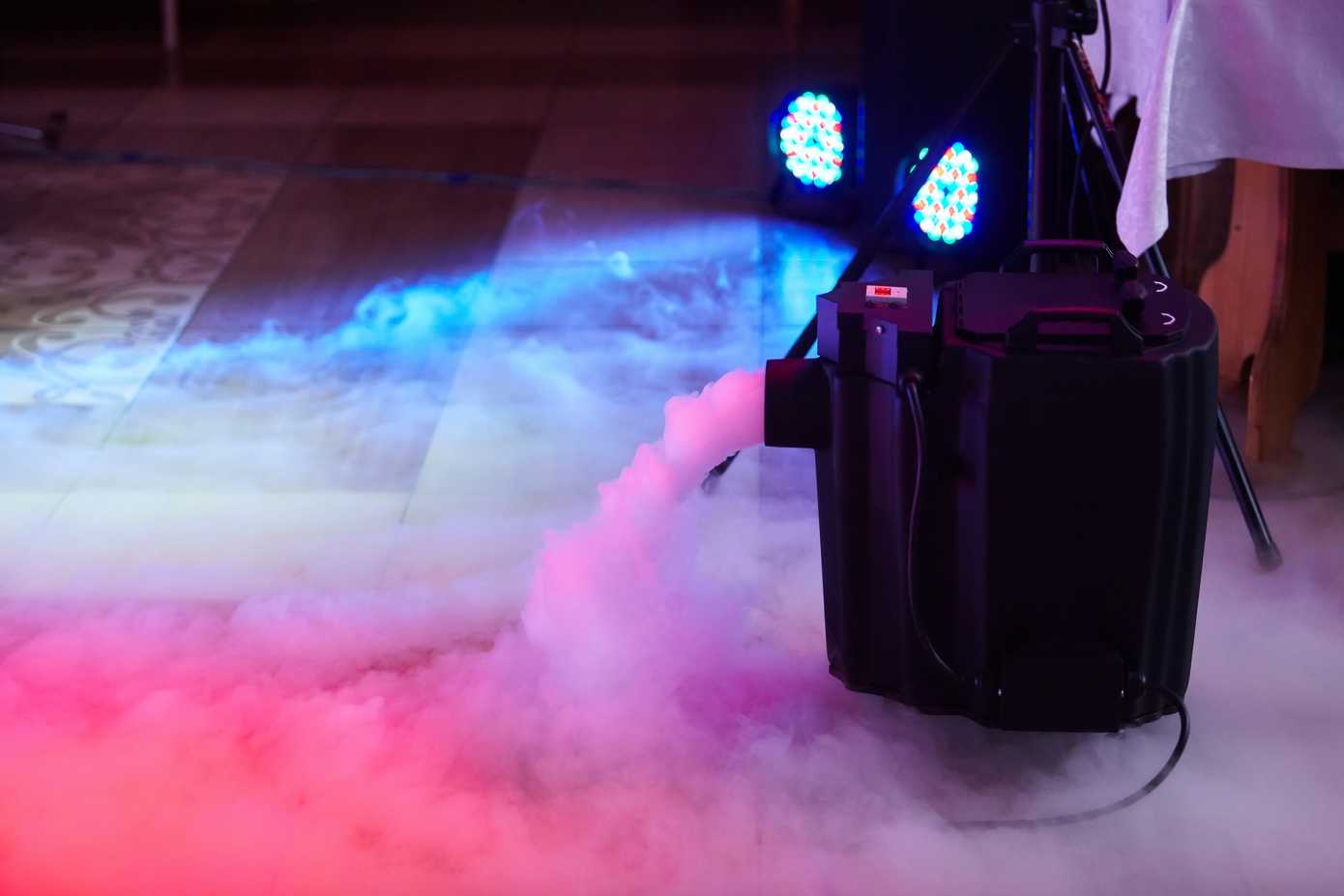 Rookmachines kopen: creëer de perfecte feestsfeer