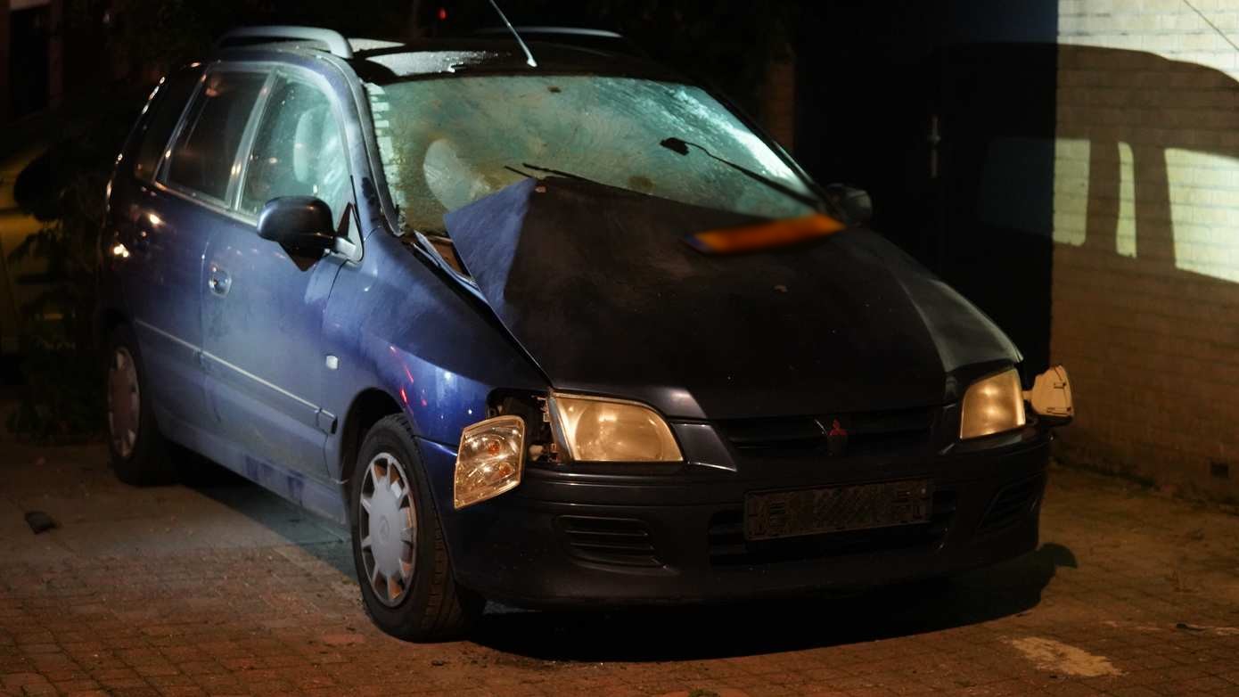 Derde explosie in 24 uur; auto opgeblazen aan Kanaalstraat in Assen
