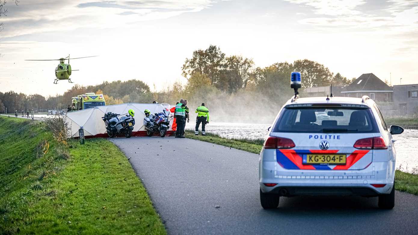 Traumahelikopter en grote inzet van hulpdiensten voor persoon te water in Assen
