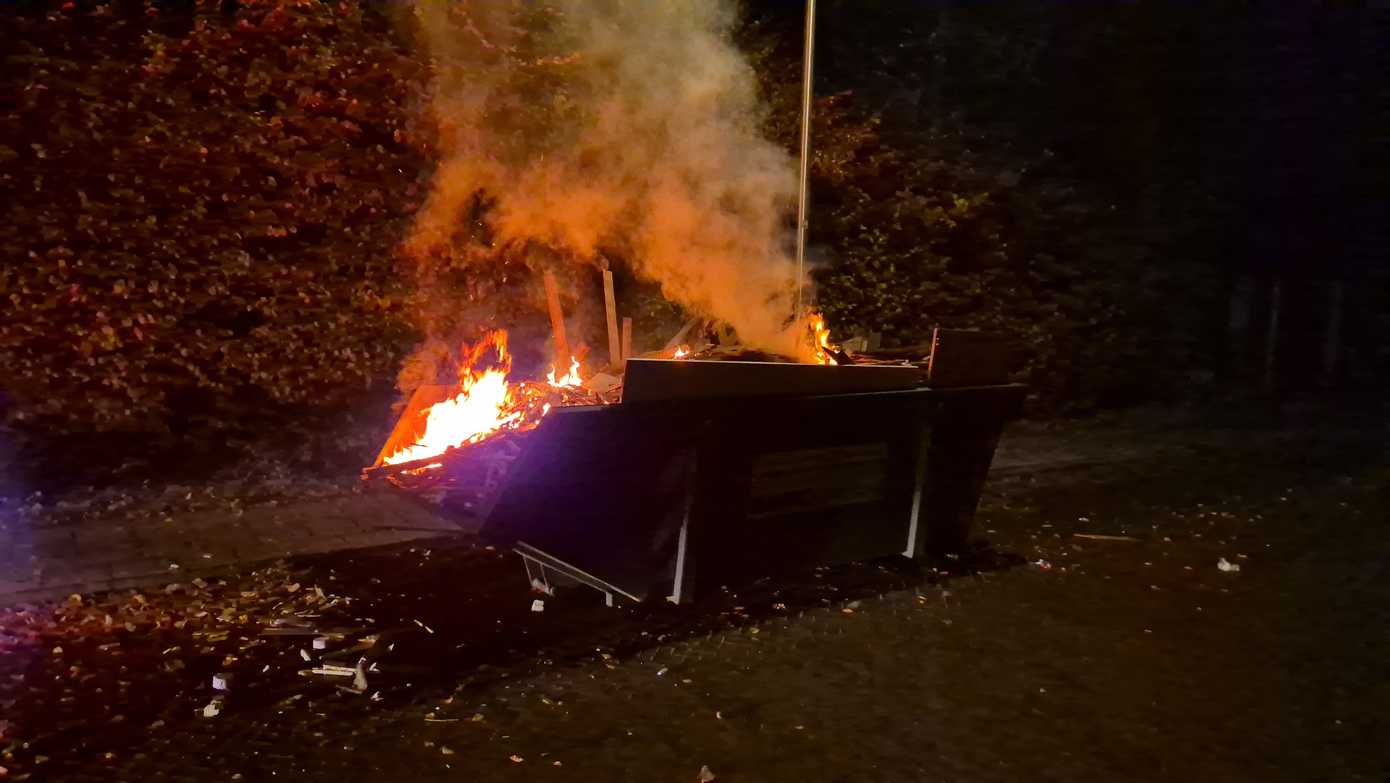 Container in brand gestoken in Assen-Oost