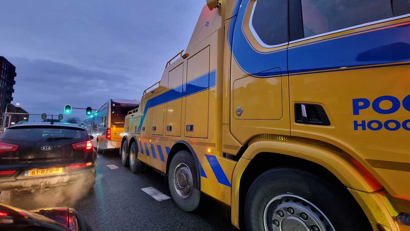Bus met pech zorgt voor verkeershinder in centrum van Assen