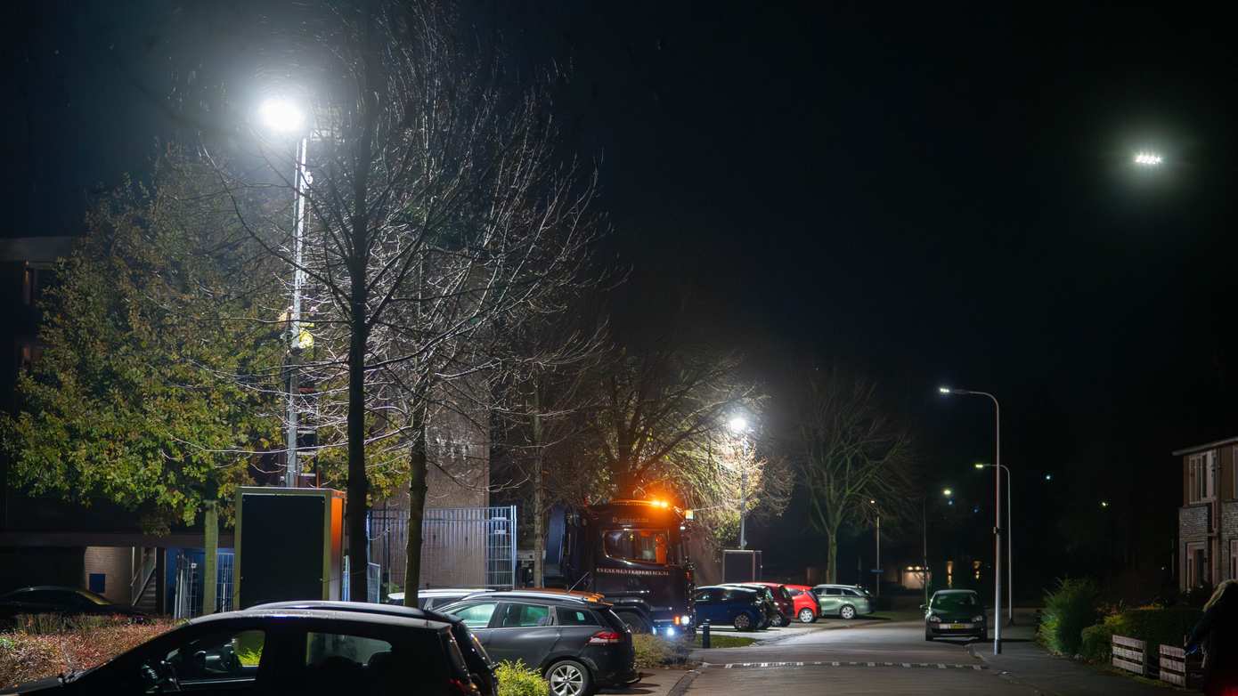 Lichtmasten geplaatst in Talmastraat waar meerdere autobranden zijn geweest (video)