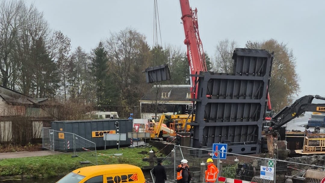 Norgerbrug in stukken weggehaald en afgevoerd