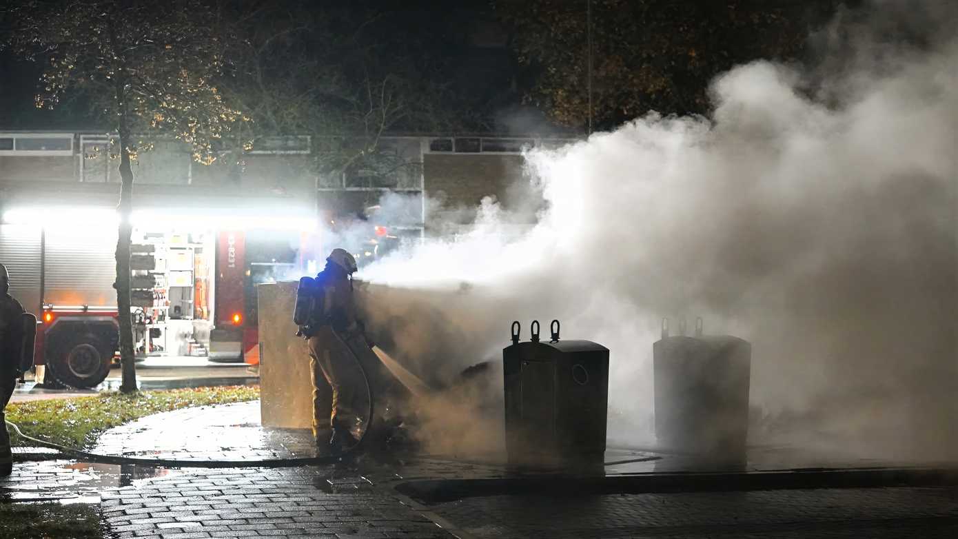 Opnieuw kledingcontainer in de brand in Assen