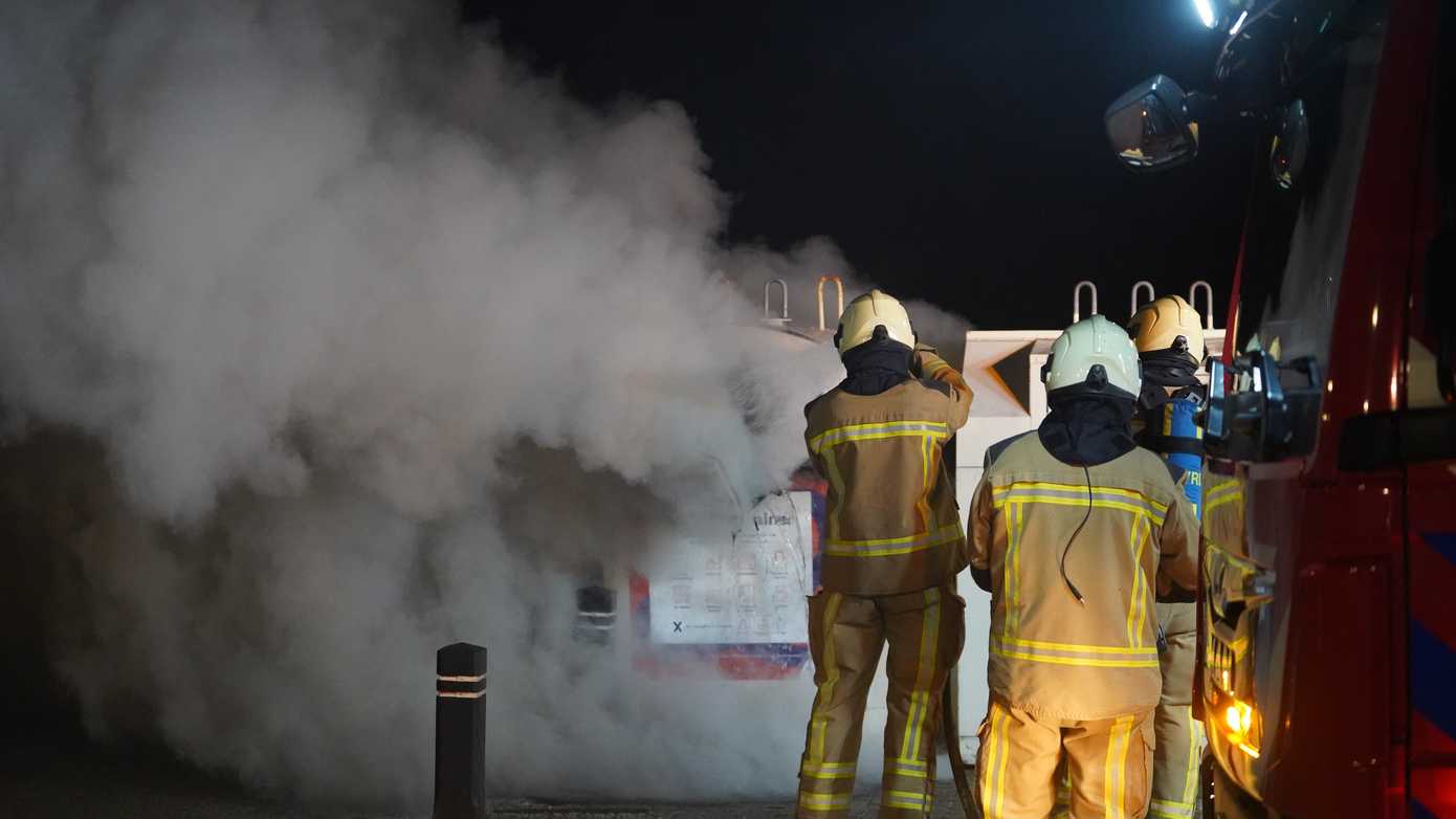 Derde kledingcontainer in Assen uitgebrand