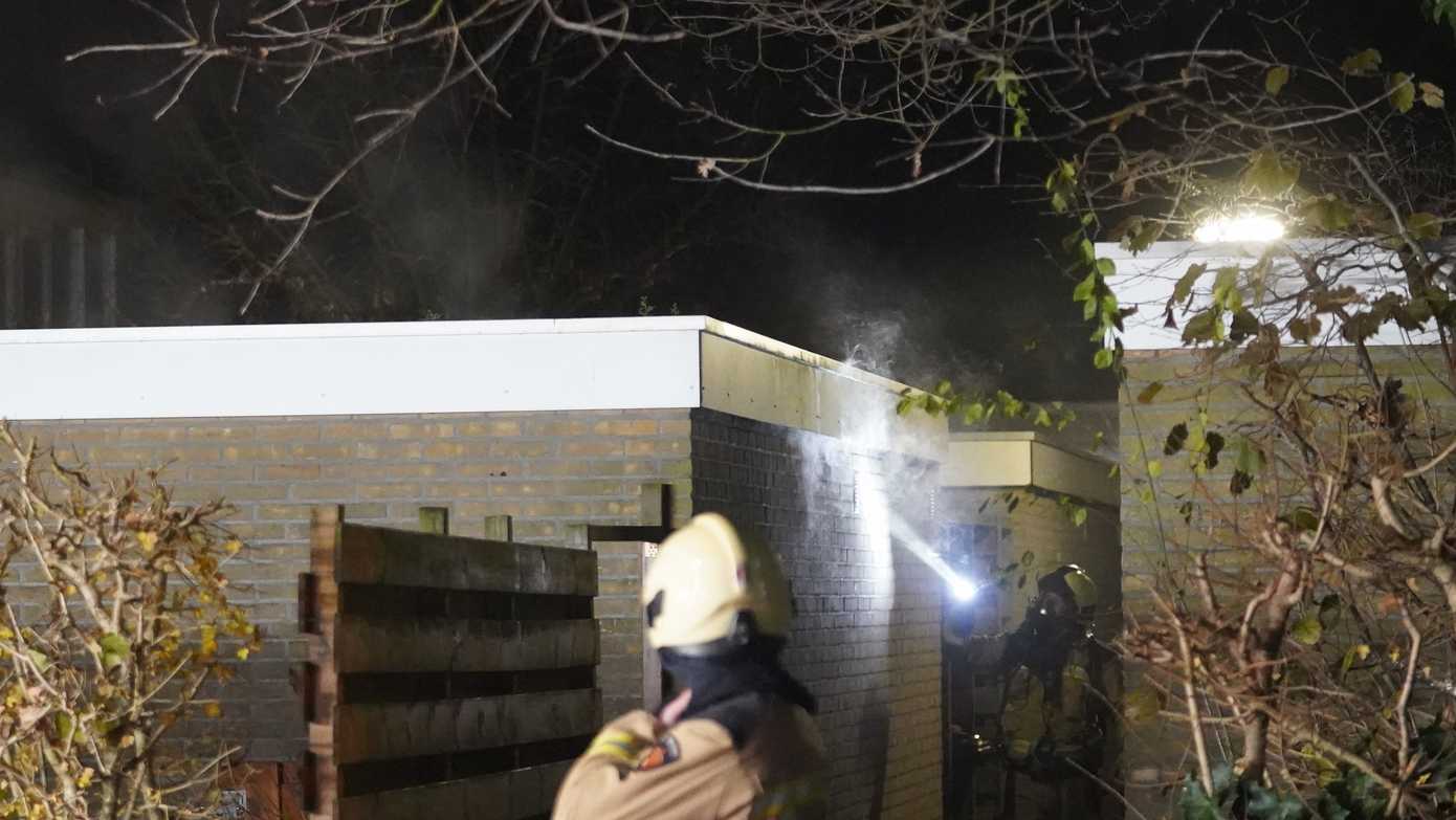 Brand in schuurtje in Assen mogelijk aangestoken