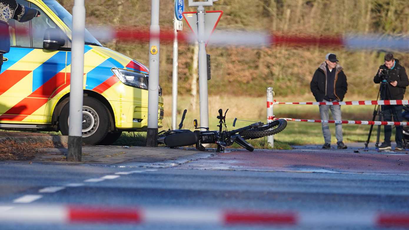 Traumahelikopter ingezet en Europaweg dicht door ernstig ongeval met fatbiker