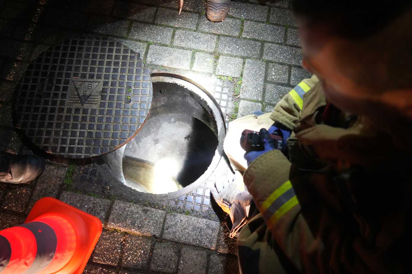 Chemisch substantie in Peelo in put gedumpt: tientallen huishoudens ruiken vreemde geur