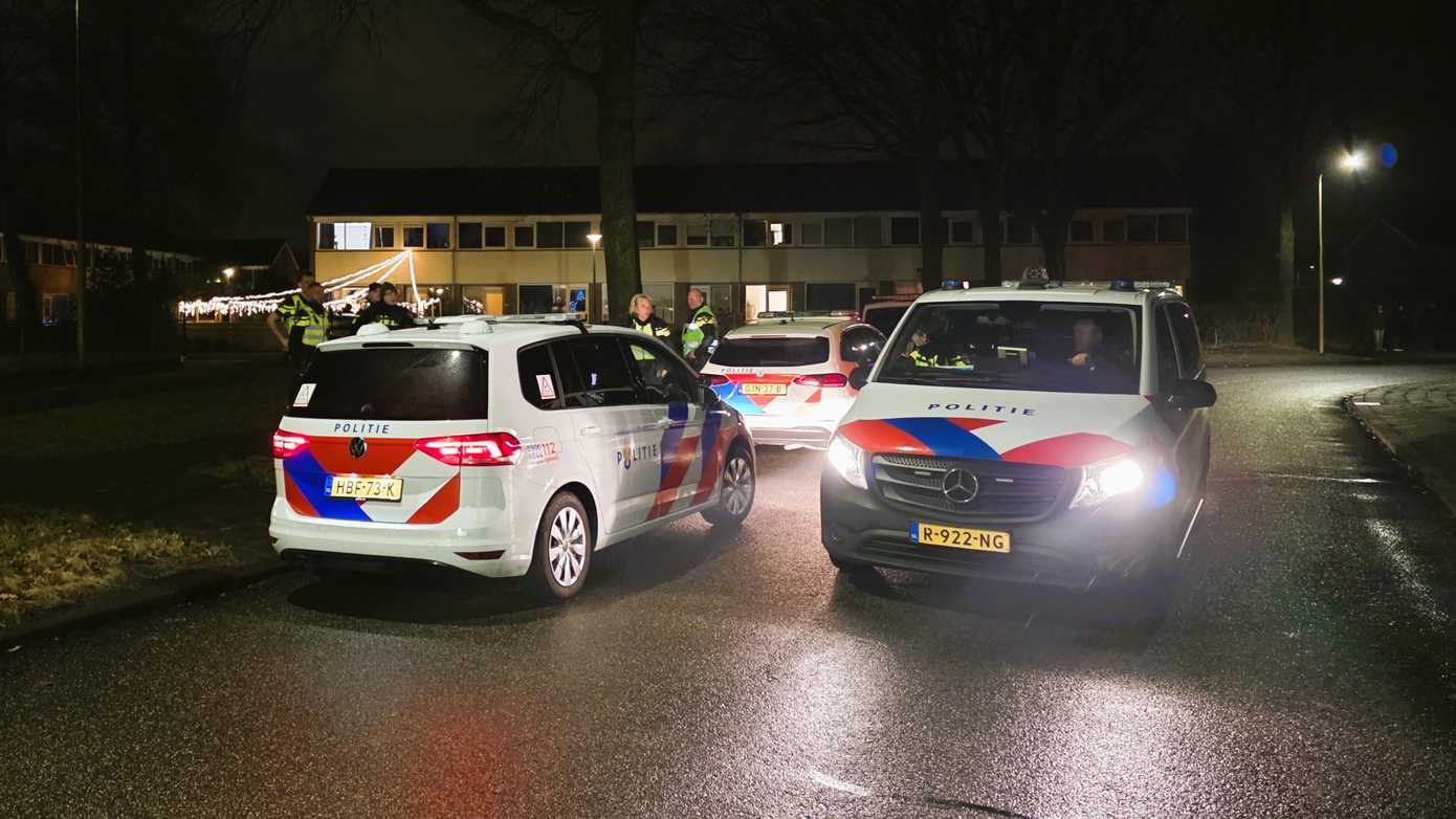 Politie bekogeld met zwaar vuurwerk in Assen