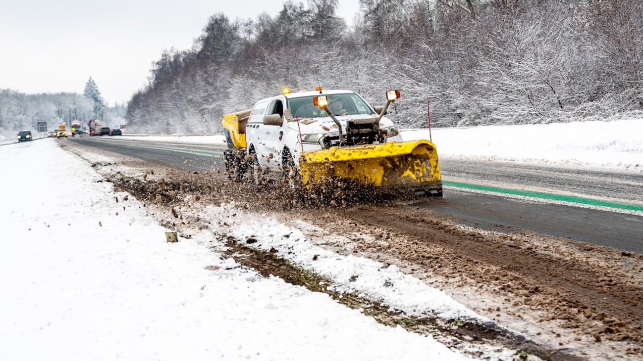 Code geel voor gladheid door sneeuw en mogelijk ijzel; mogelijk enkele centimeters sneeuw