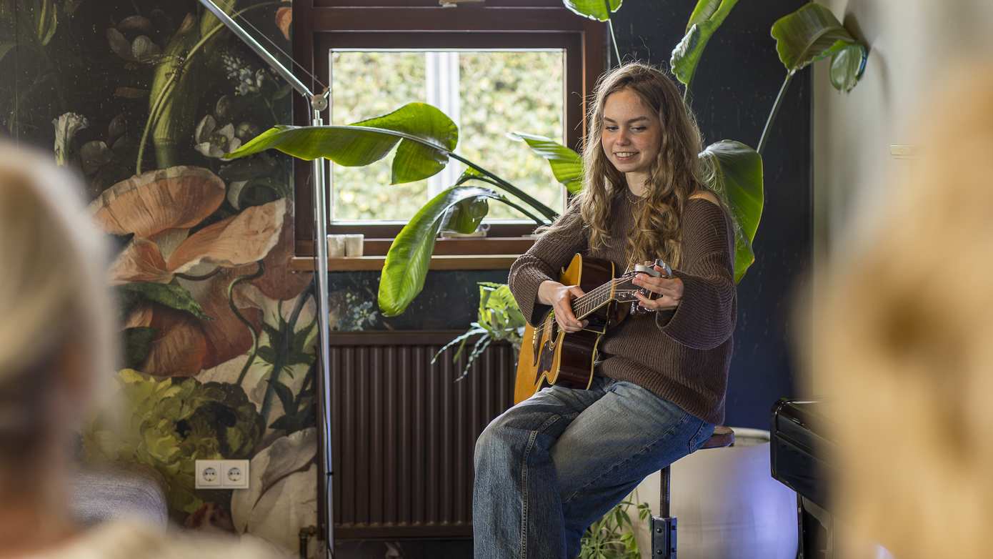 (fotoserie) Amateurkunstfestival Gluren bij de Buren een daverend succes op zondag 1 februari