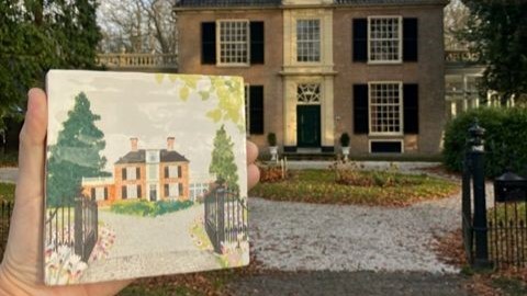 Stichting het Drntse Landschap heeft uniek tegeltje laten maken van huis Overcingel