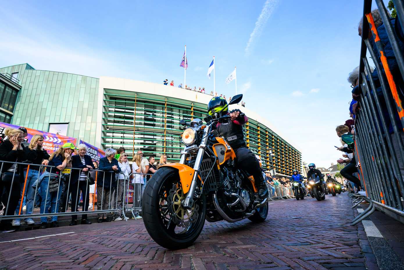 TT Festival past programma aan vanwege verwachte hitte: TT NightRide afgelast, MotoPort TT Toertocht