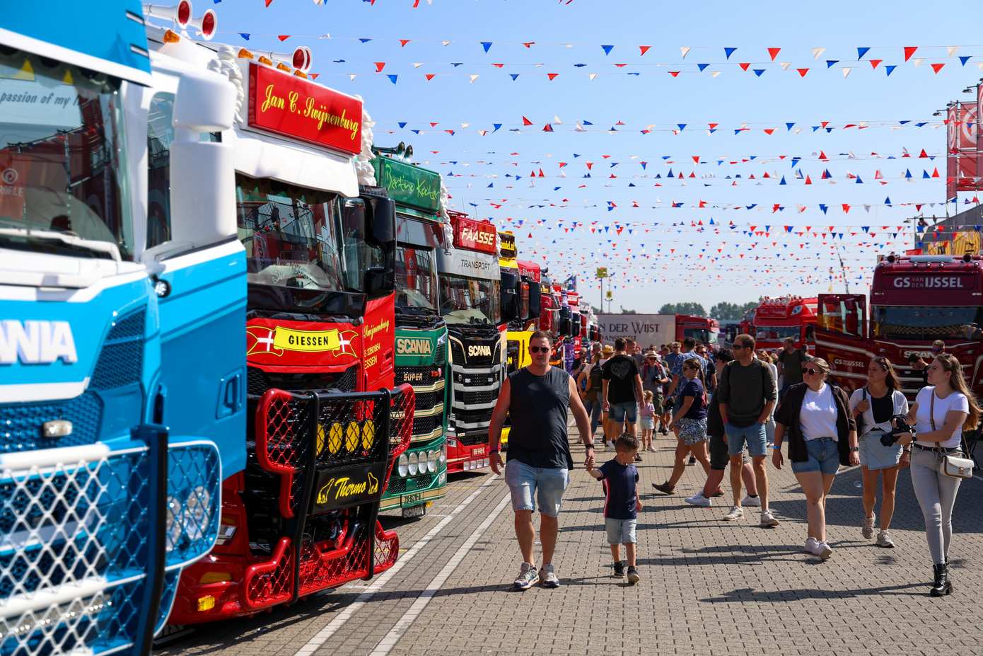 In Beeld: Verkoeling, bier en duizenden trucks op het TT Circuit tijdens het TruckStar Festival