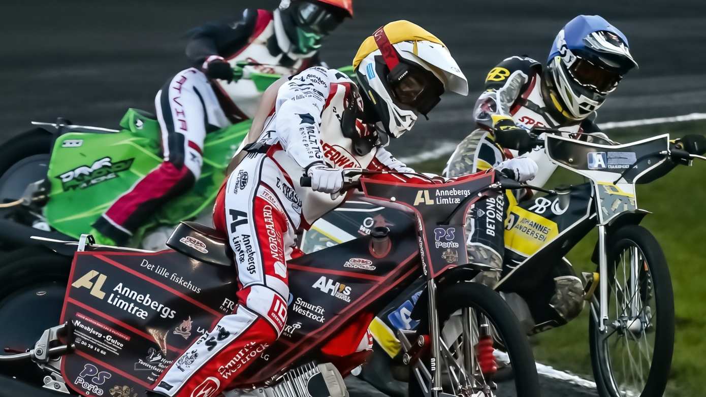 Gouden KENNY Helm 2026 op speedwaybaan in Veenoord