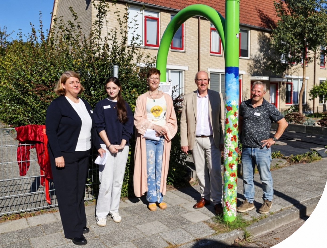Groene kunstbogen aan Beemdpad in Marsdijk officieel onthuld