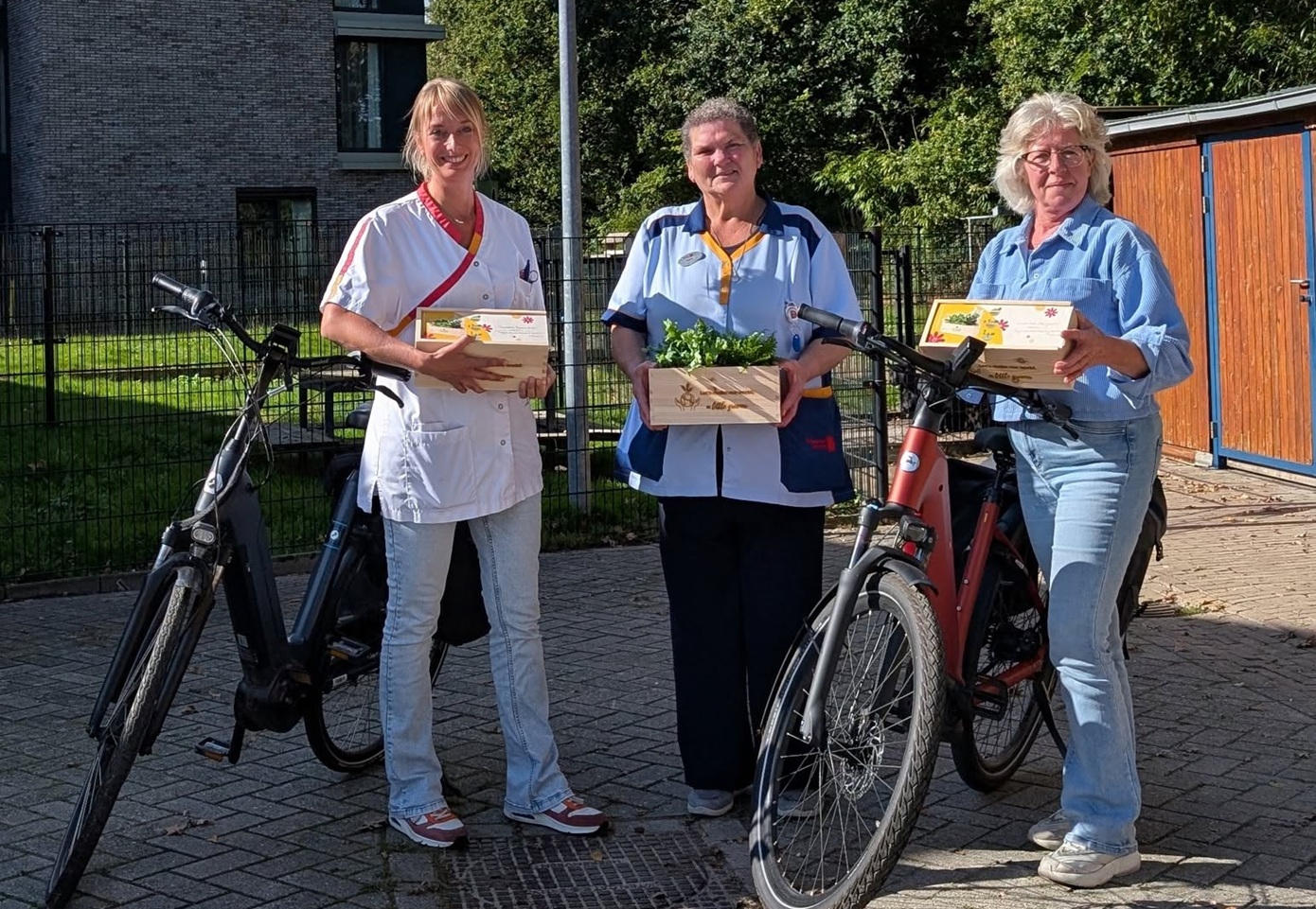 Fietsende medewerkers Mozaiek in het zonnetje tijdens duurzaamheidsweek