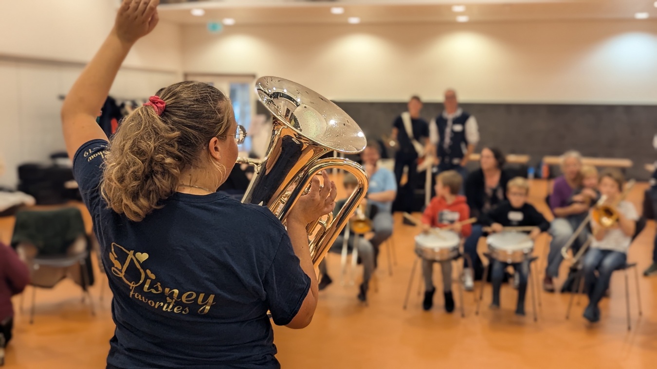 Kinderen kunnen blaasinstrumenten en slagwerk uitproberen bij Mercurius