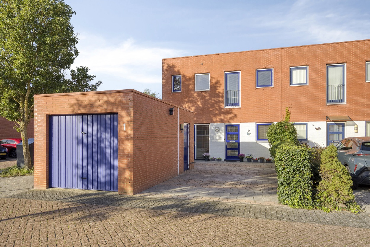 Te koop in Assen: Halfvrijstaand Levensloopbestendig woning aan het Water