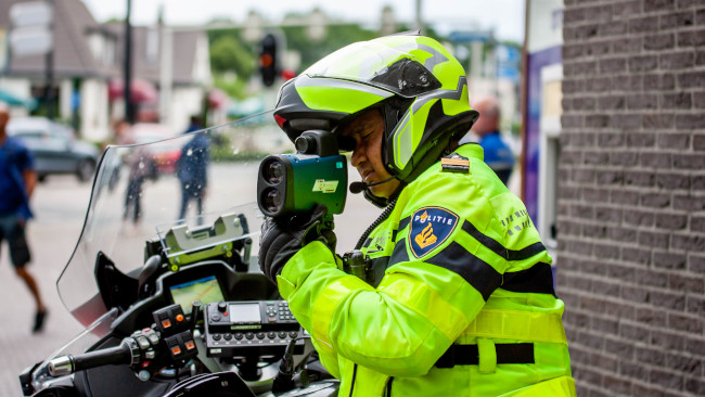 Nog even snel naar huis scheuren voor avondklok; rijbewijs kwijt en EMG cursus