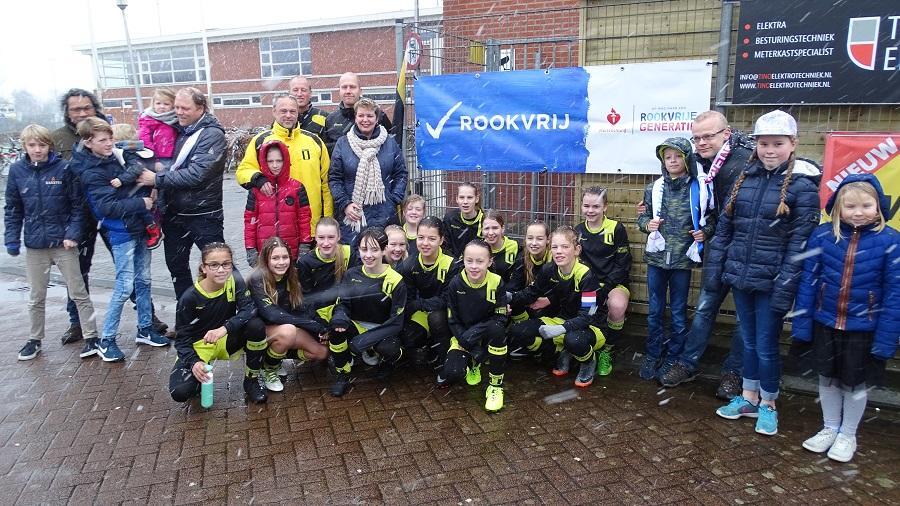 Sportpark de Hoogspanning door wethouder Vlieg rookvrij verklaard (Video)