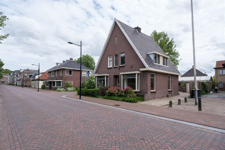 Te koop in Assen: Sfeervolle jaren 30 twee-onder-één-kapwoning in de binnenstad