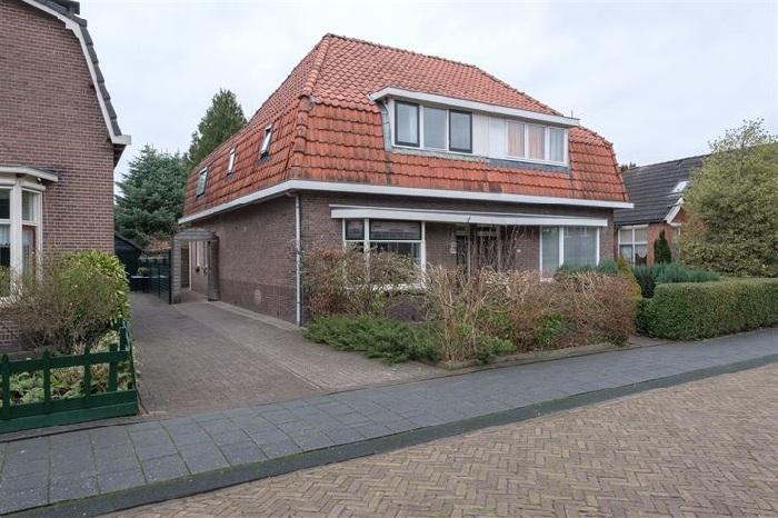 Sfeervolle en uitgebouwde jaren 30 2-onder 1 kap woning