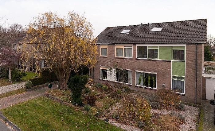 Helft van dubbel woonhuis in Componisten buurt