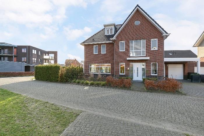 Te koop in Assen: Uniek ontworpen vrijstaande woning