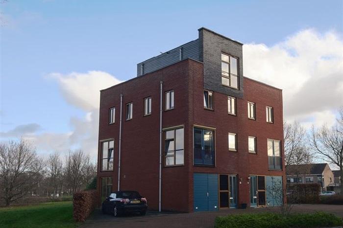 Te koop in Assen: architectonisch iets bijzonders 2/1-kap 