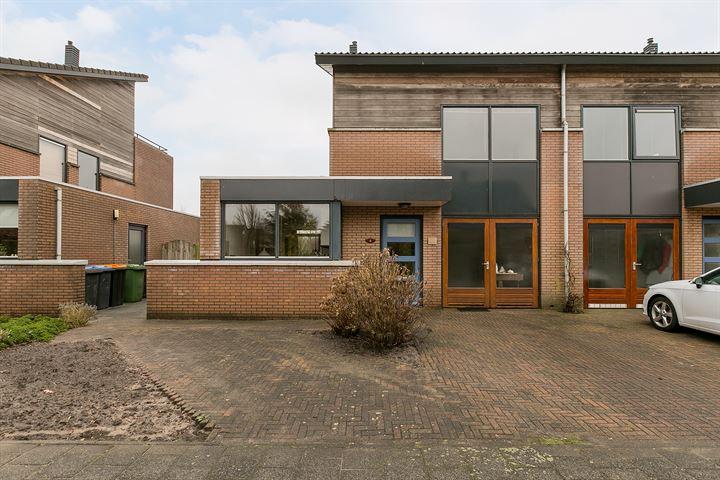 Te koop in Assen: twee-onder-een-kapwoning met garage