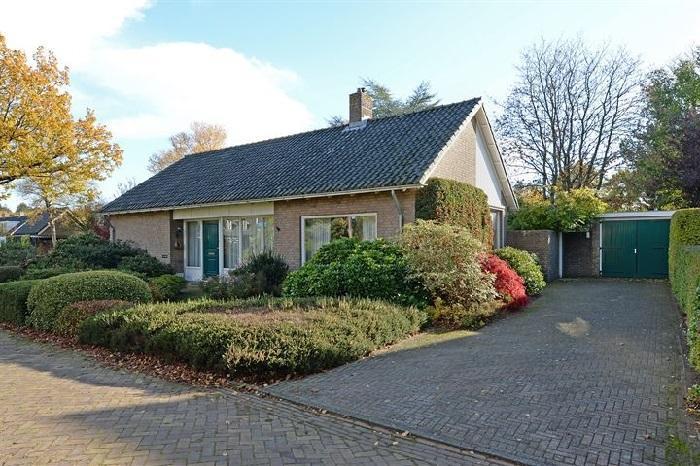 te koop Assen: vrijstaande semi-bungalow met garage