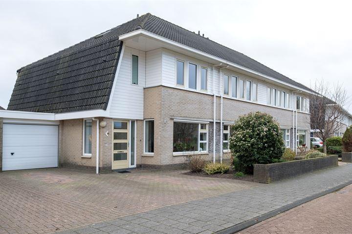 Te koop in Assen: ruime hoekwoning met aangebouwde garage