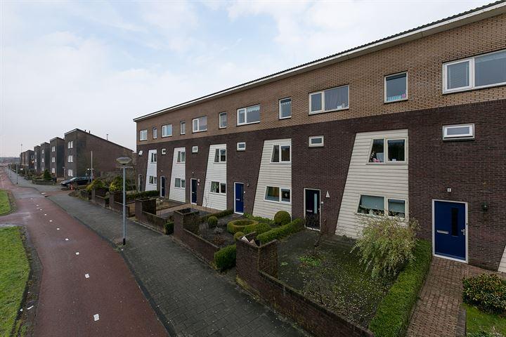 Te koop in Assen: ruime gezinswoning met grote tuingerichte woonkamer