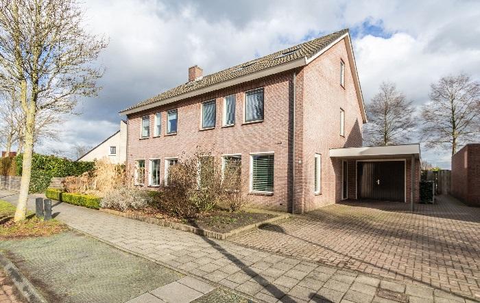 Te Koop in Assen: ruime helft van dubbele woning