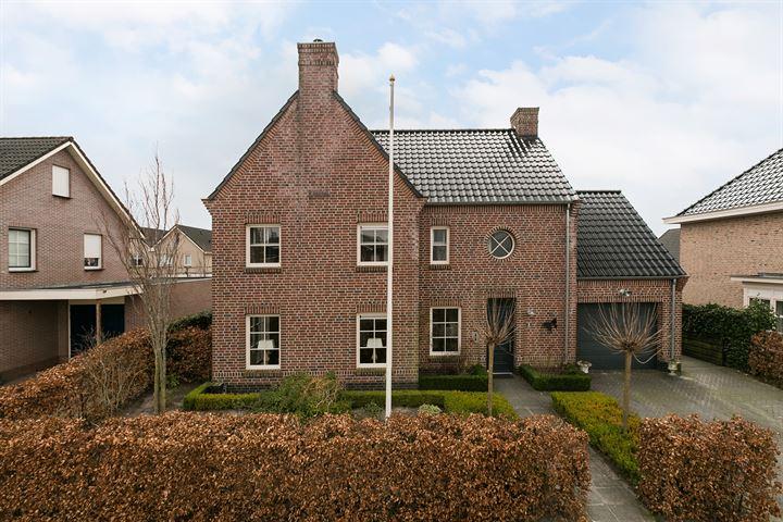 Te koop in Assen: royaal vrijstaand woonhuis in Belgische landhuis-pastorie-stijl