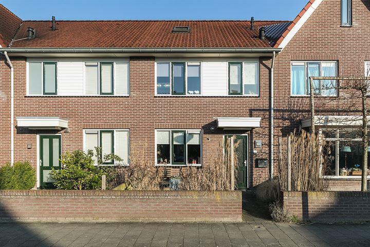 Te koop in Assen: aan waterpartij gelegen tussenwoning